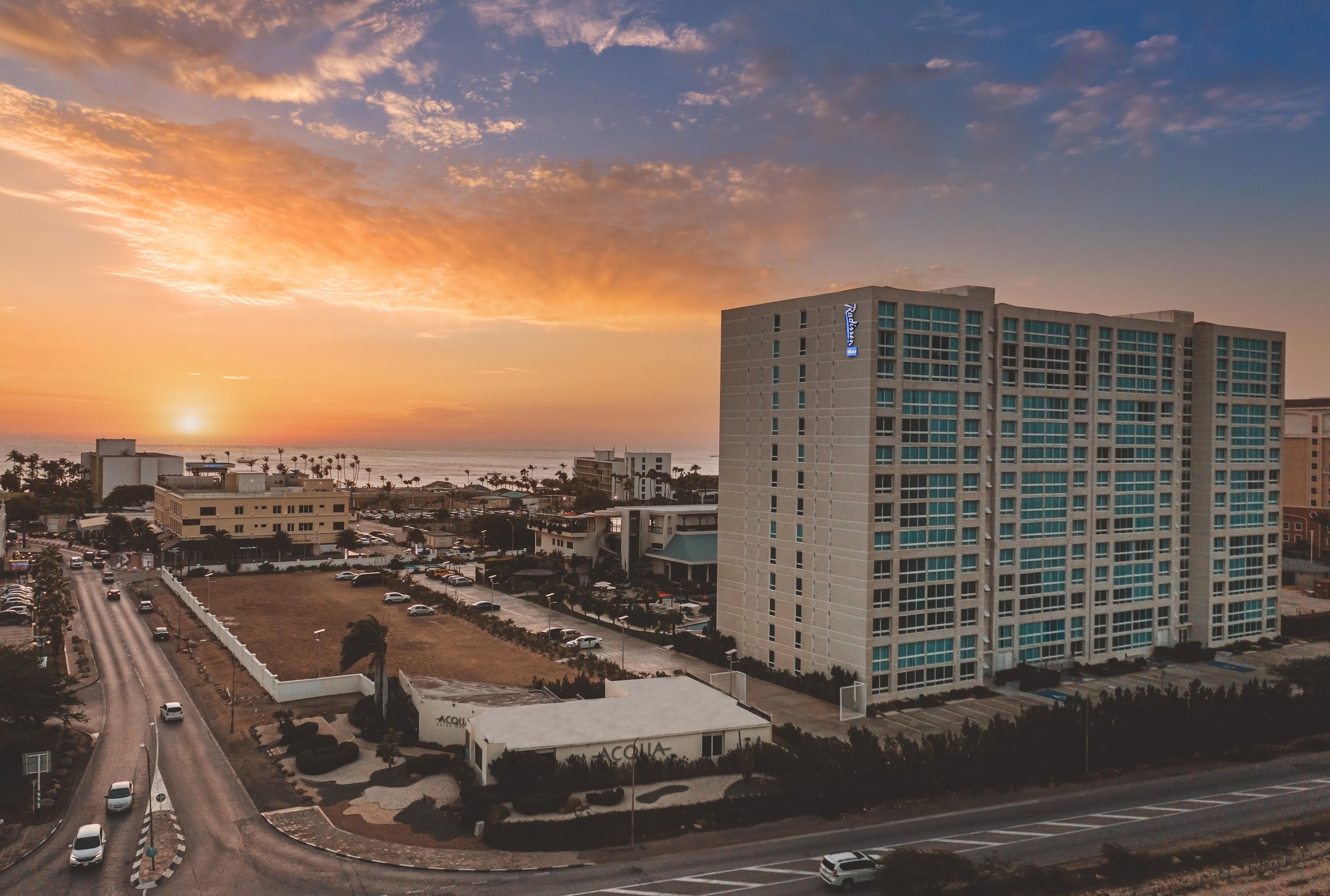 Radisson Blu Aruba Hotel Palm Beach Exterior photo