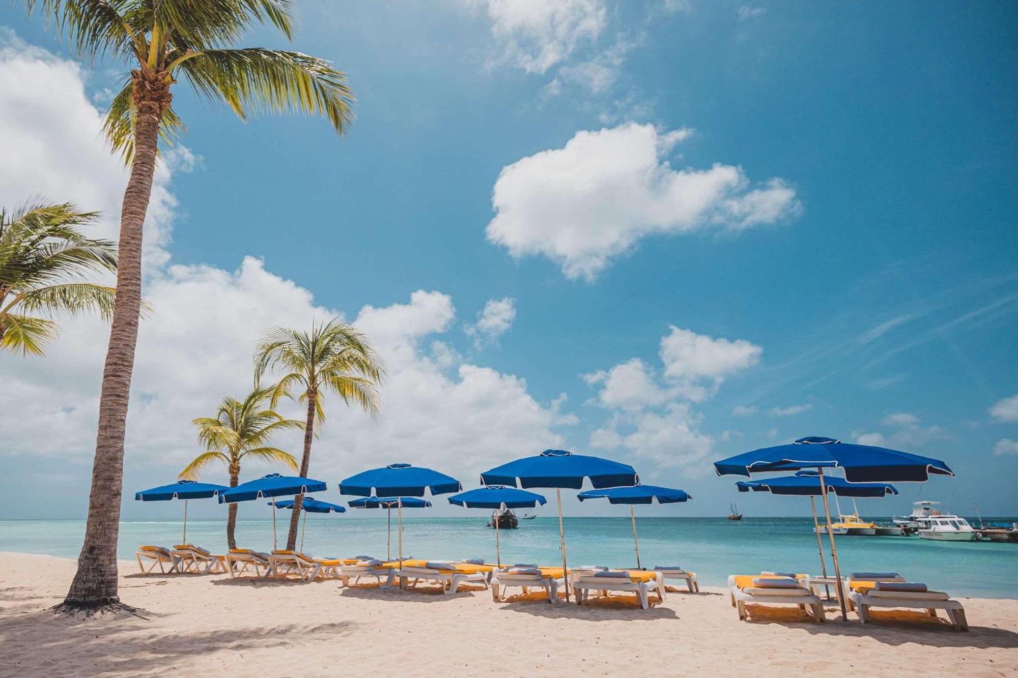 Radisson Blu Aruba Hotel Palm Beach Exterior photo