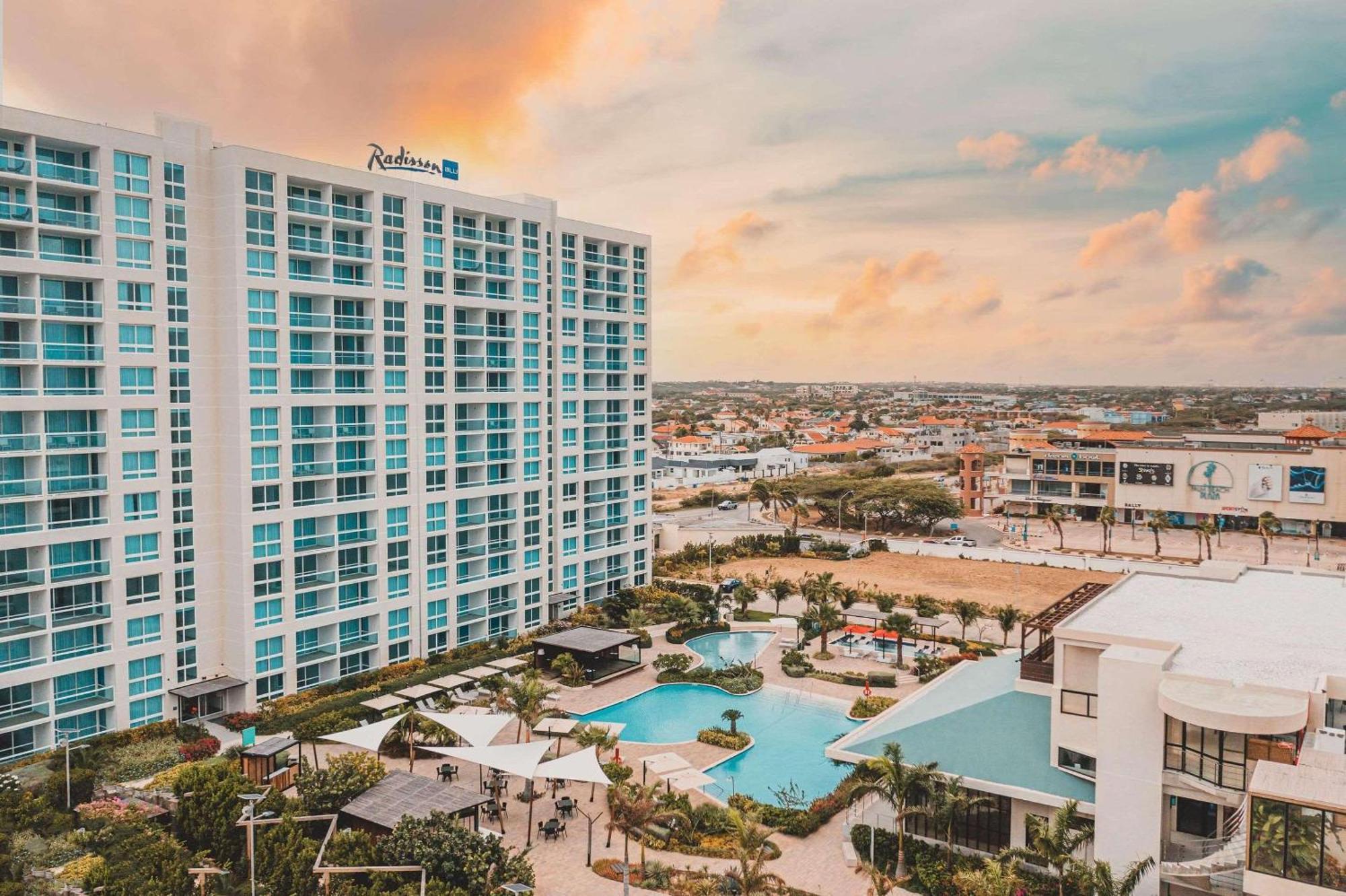 Radisson Blu Aruba Hotel Palm Beach Exterior photo